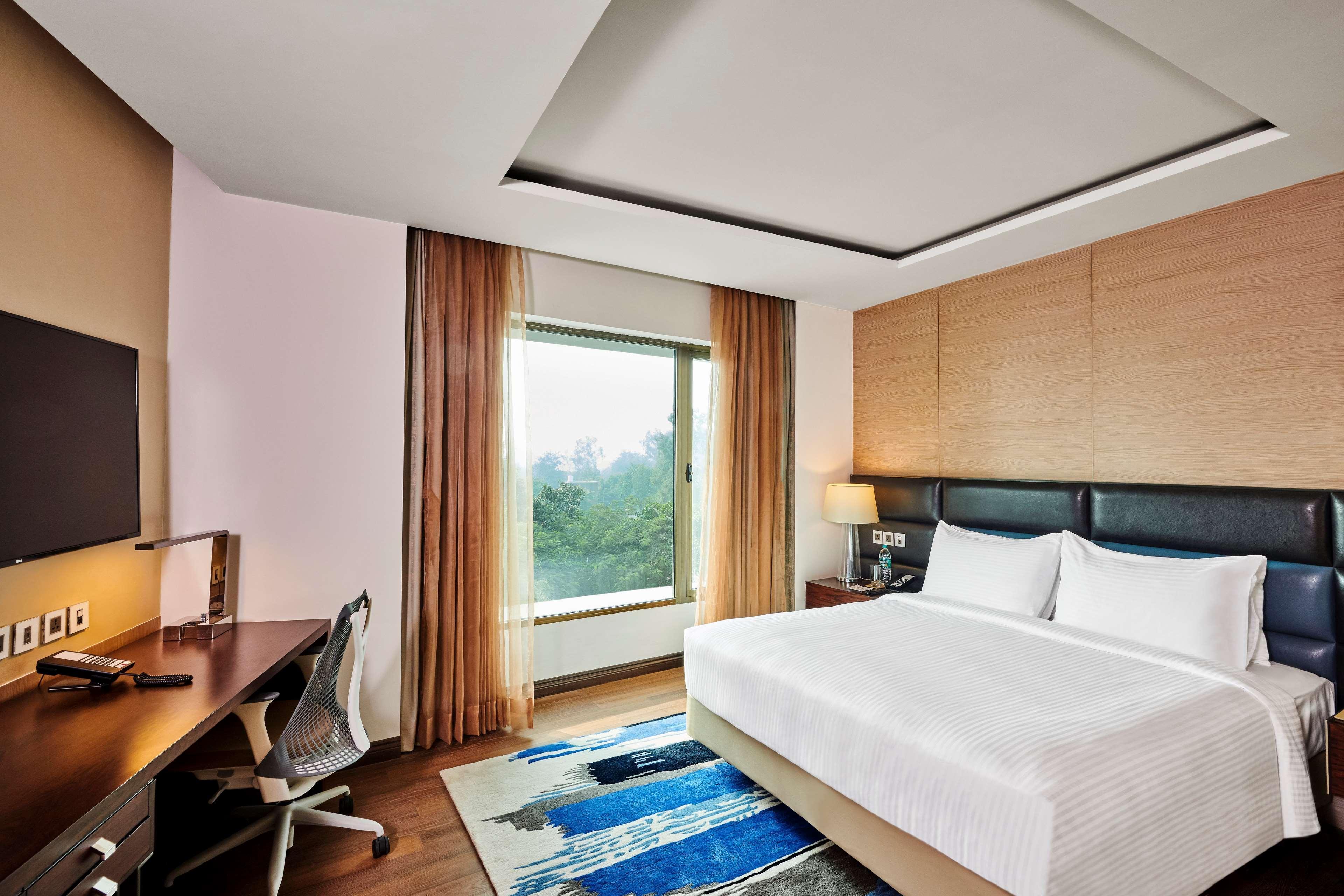 Hilton Garden Inn Lucknow Exterior photo