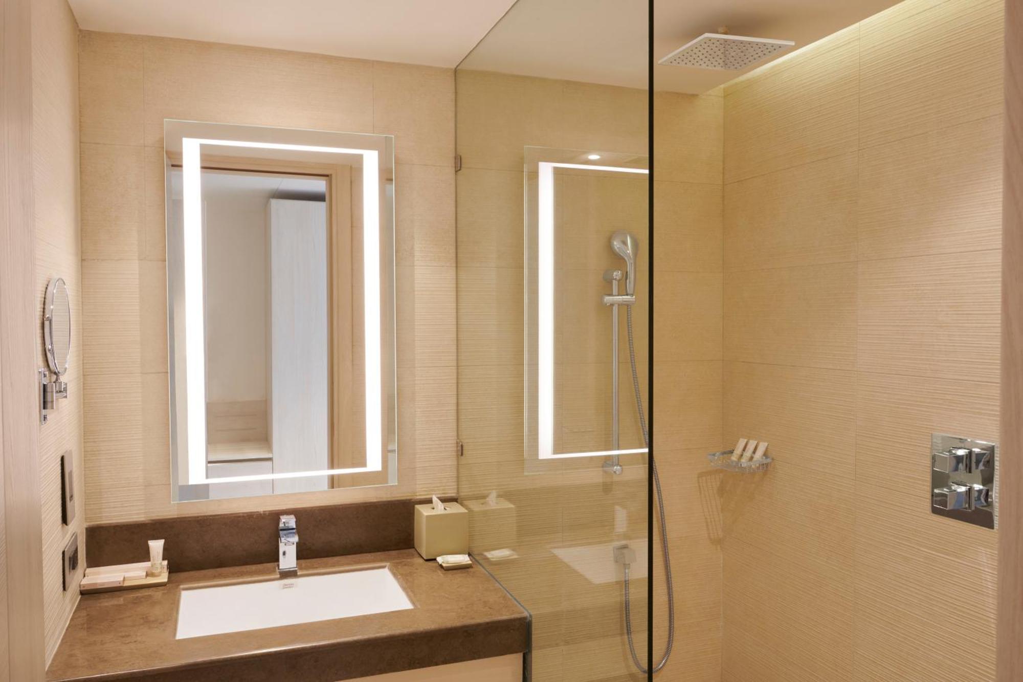 Hilton Garden Inn Lucknow Exterior photo