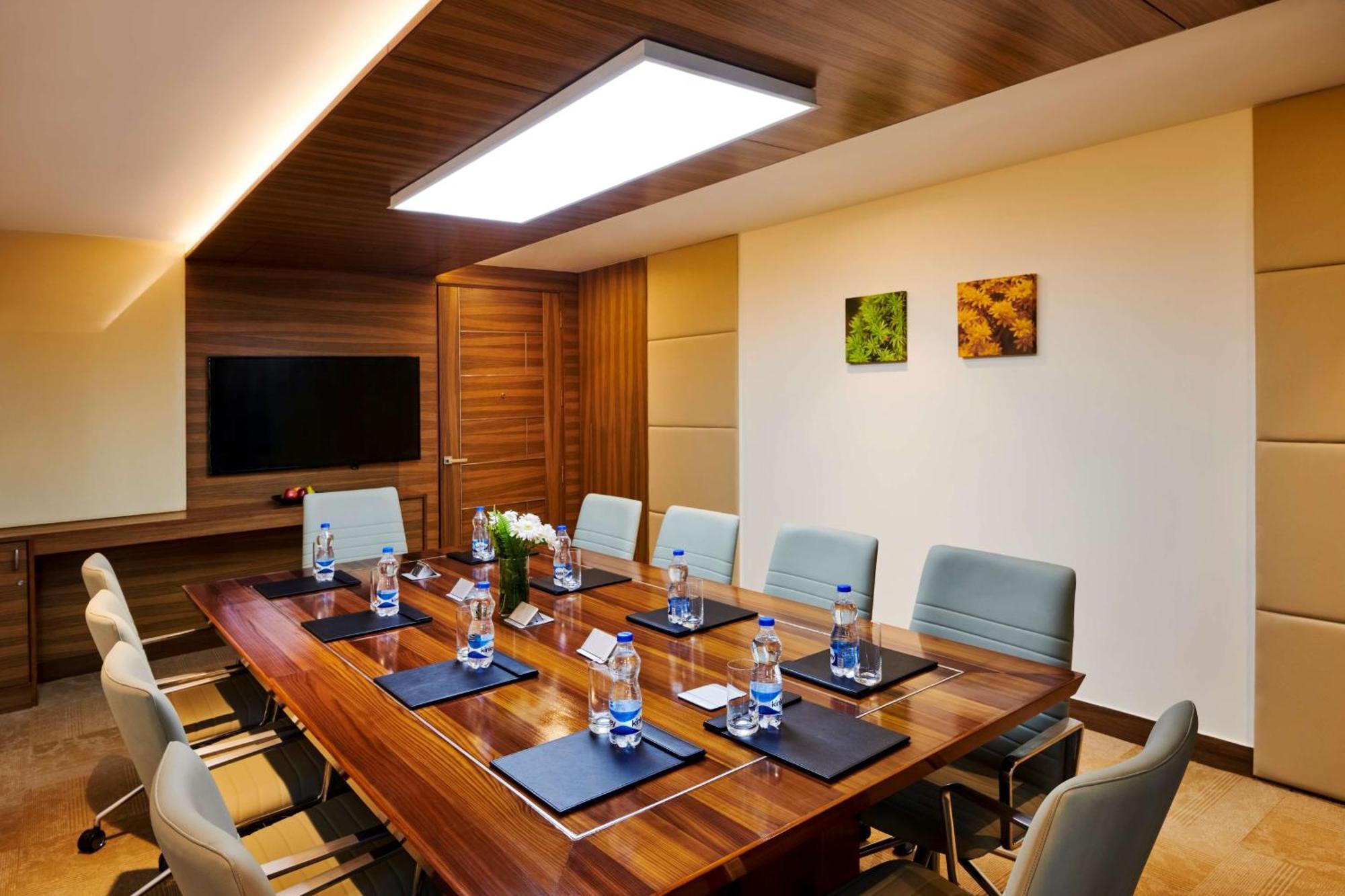 Hilton Garden Inn Lucknow Exterior photo