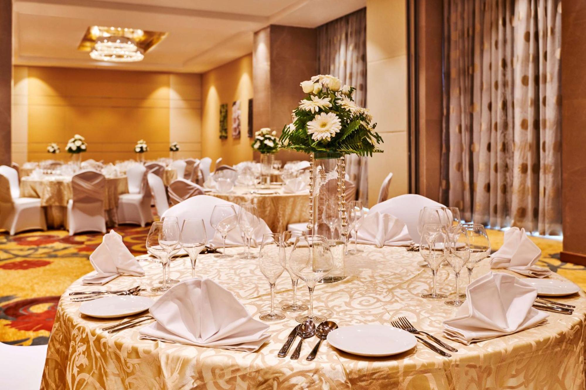 Hilton Garden Inn Lucknow Exterior photo