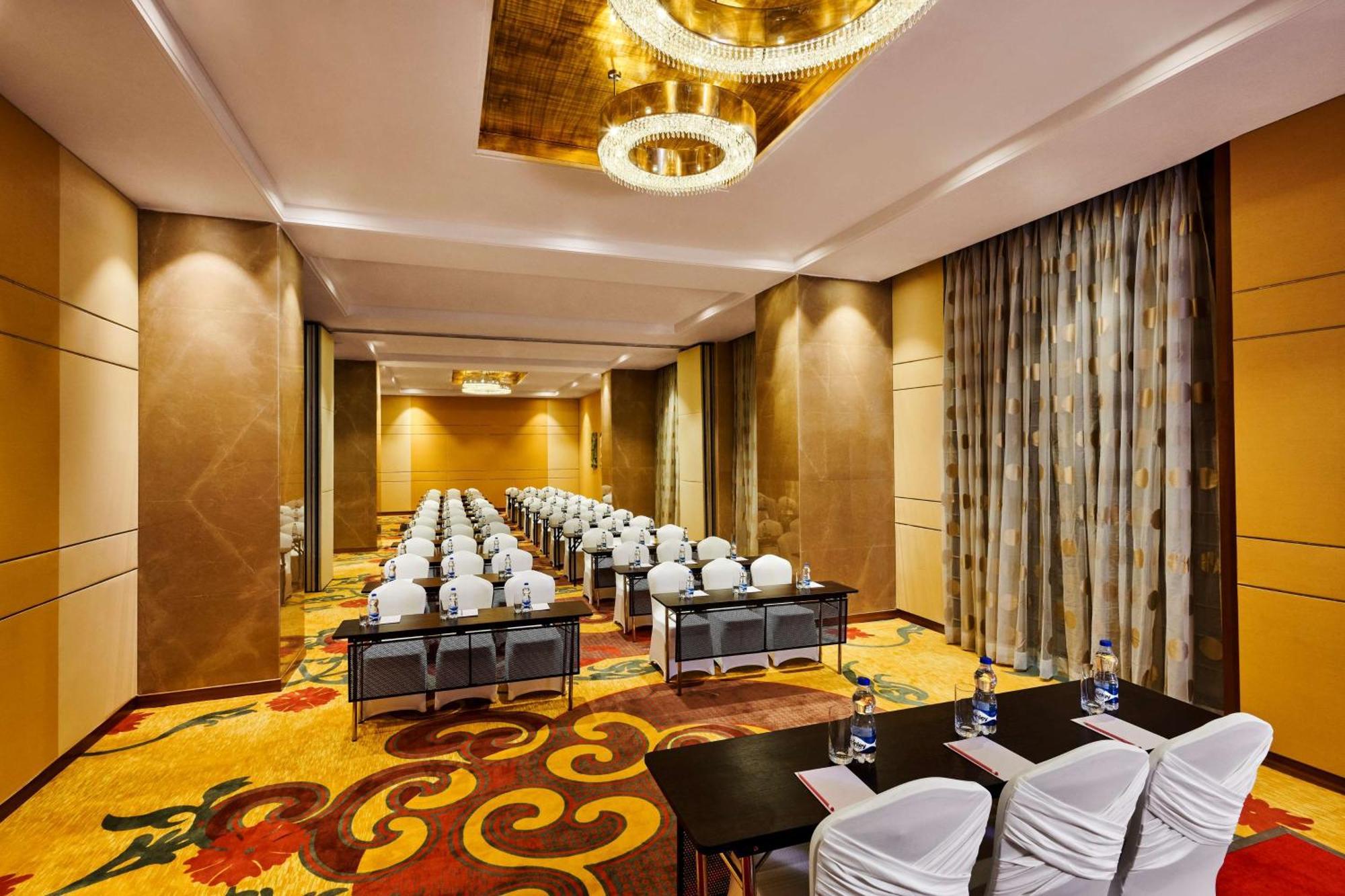 Hilton Garden Inn Lucknow Exterior photo