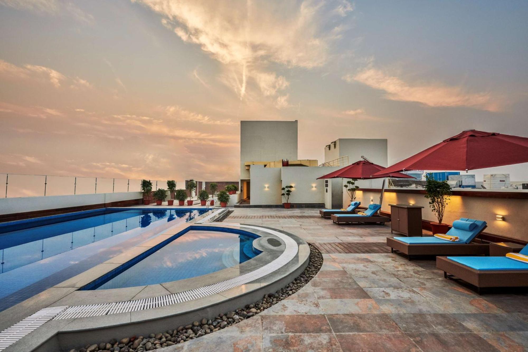Hilton Garden Inn Lucknow Exterior photo