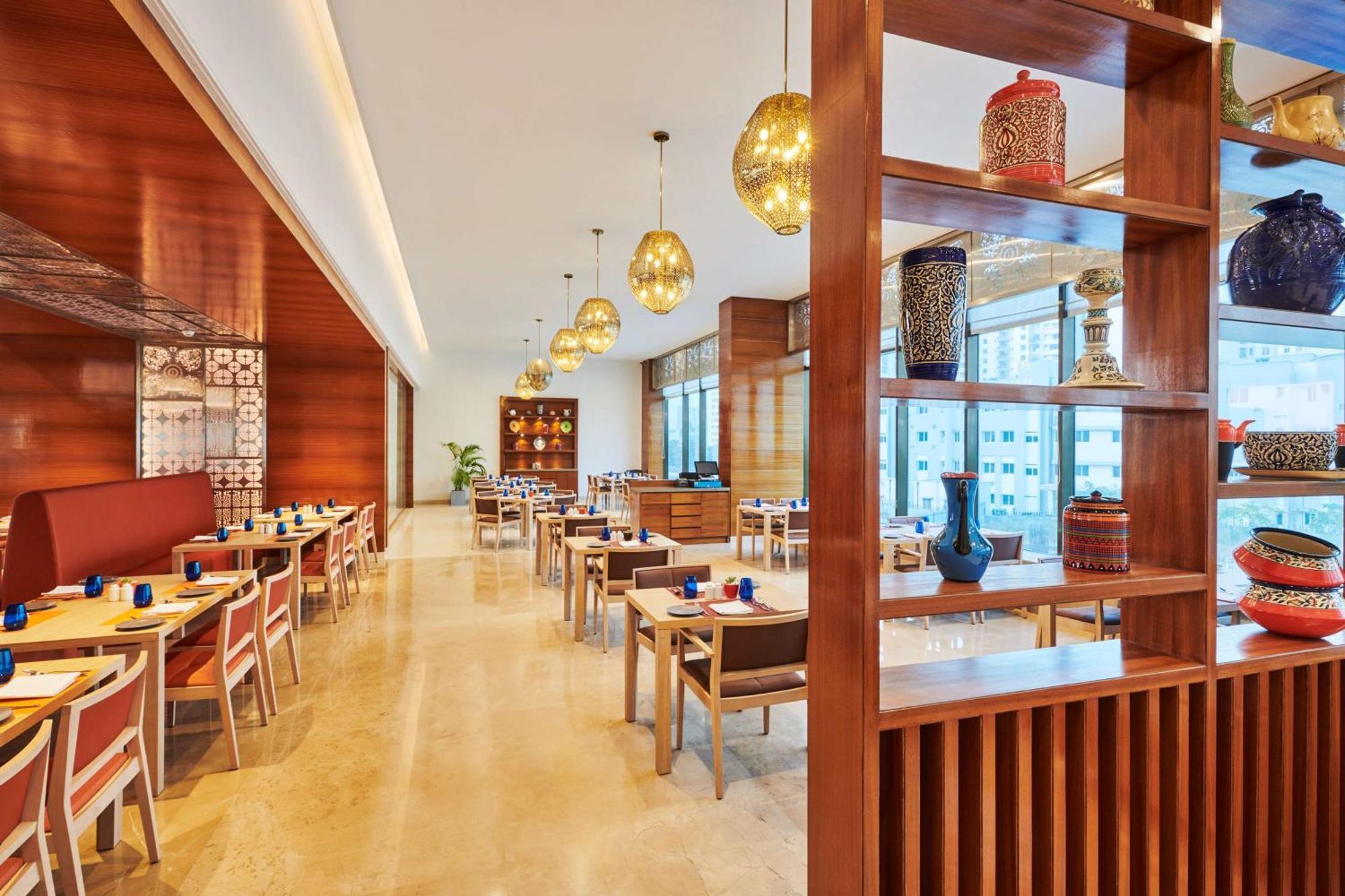Hilton Garden Inn Lucknow Exterior photo