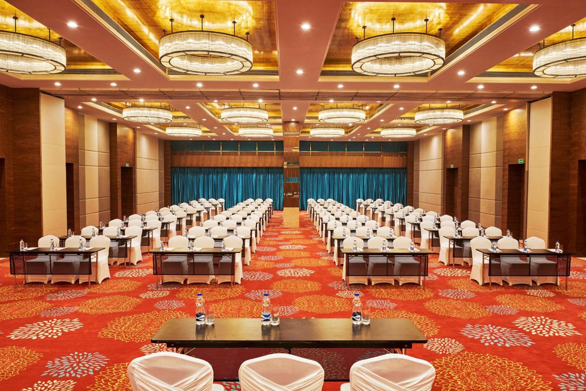 Hilton Garden Inn Lucknow Exterior photo