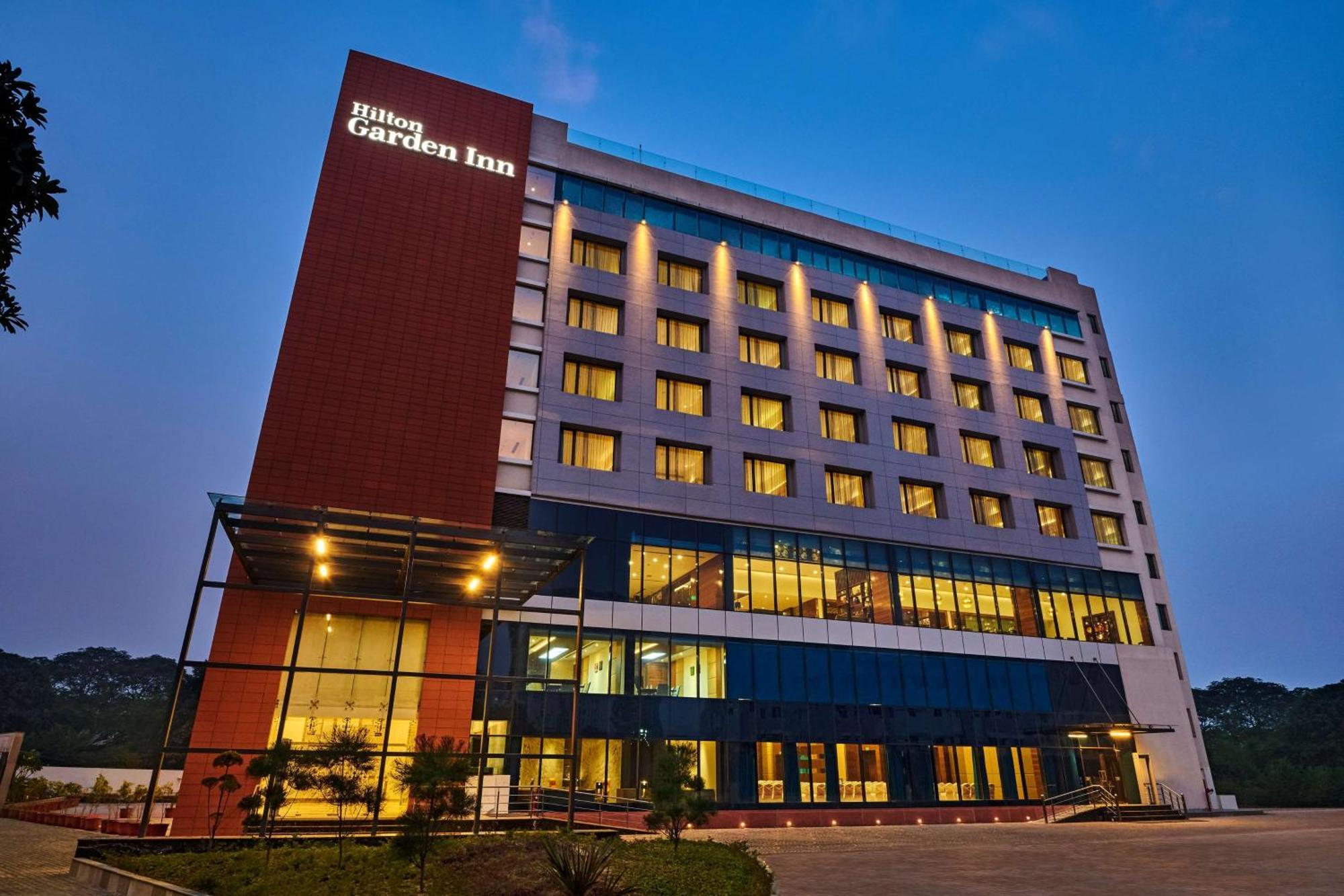Hilton Garden Inn Lucknow Exterior photo