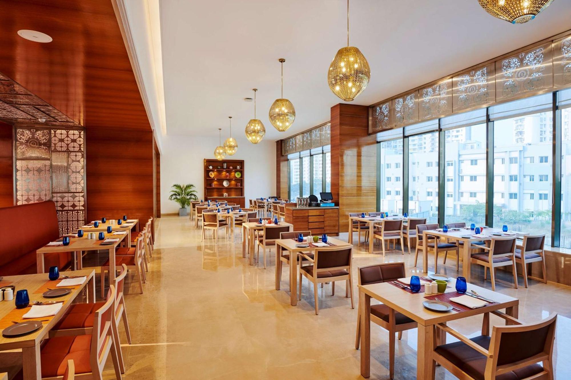 Hilton Garden Inn Lucknow Exterior photo