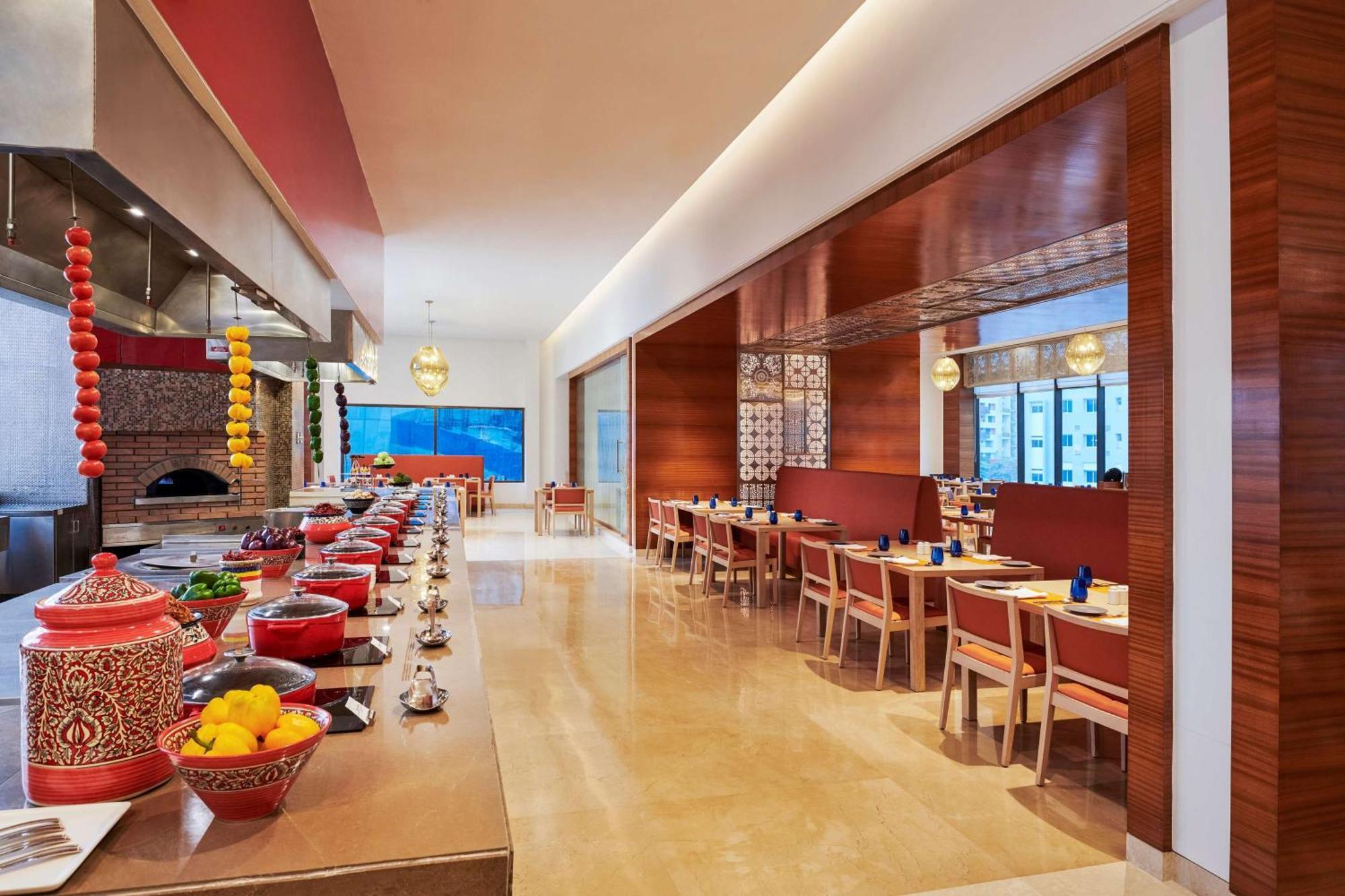 Hilton Garden Inn Lucknow Exterior photo