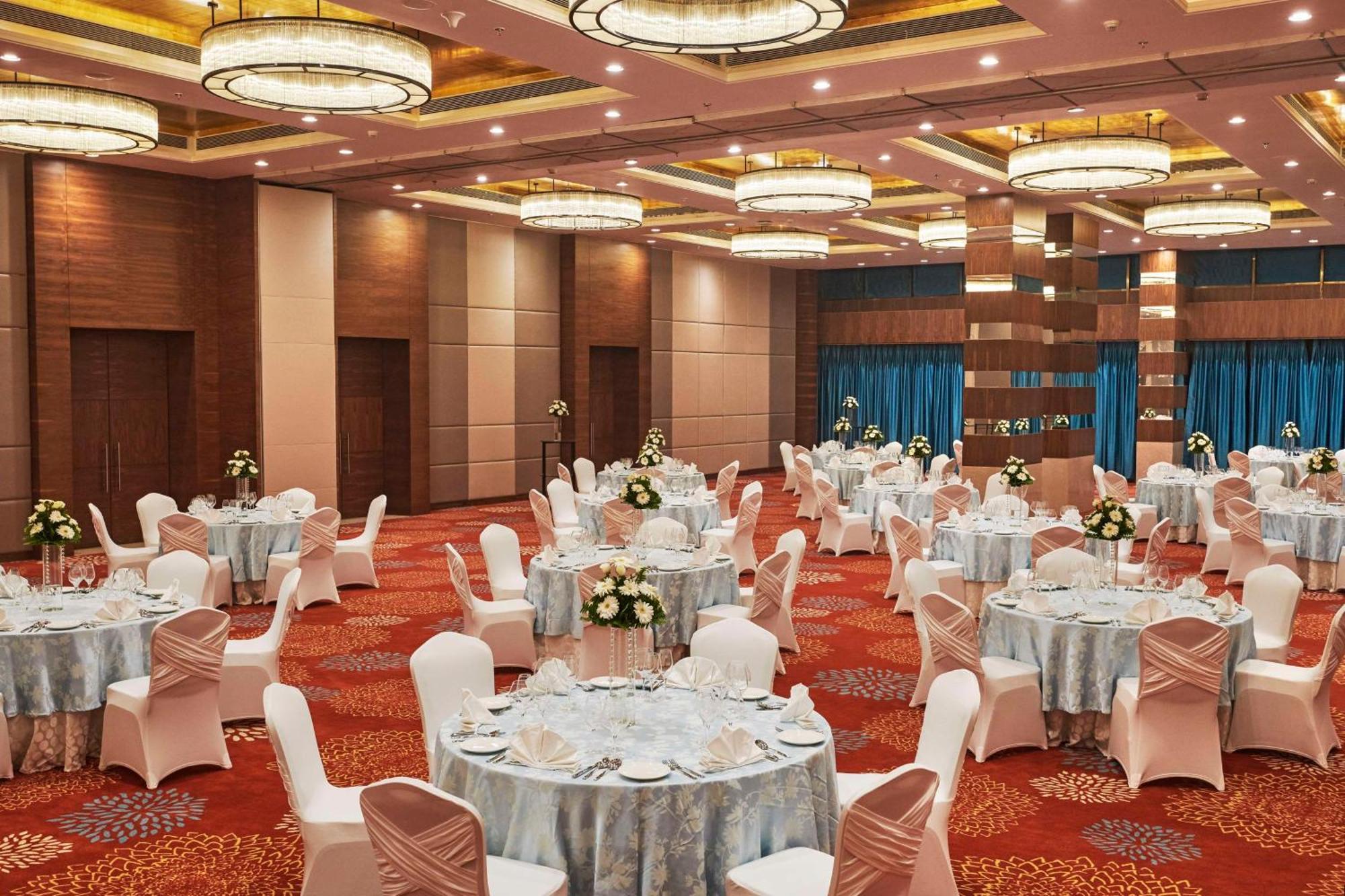 Hilton Garden Inn Lucknow Exterior photo