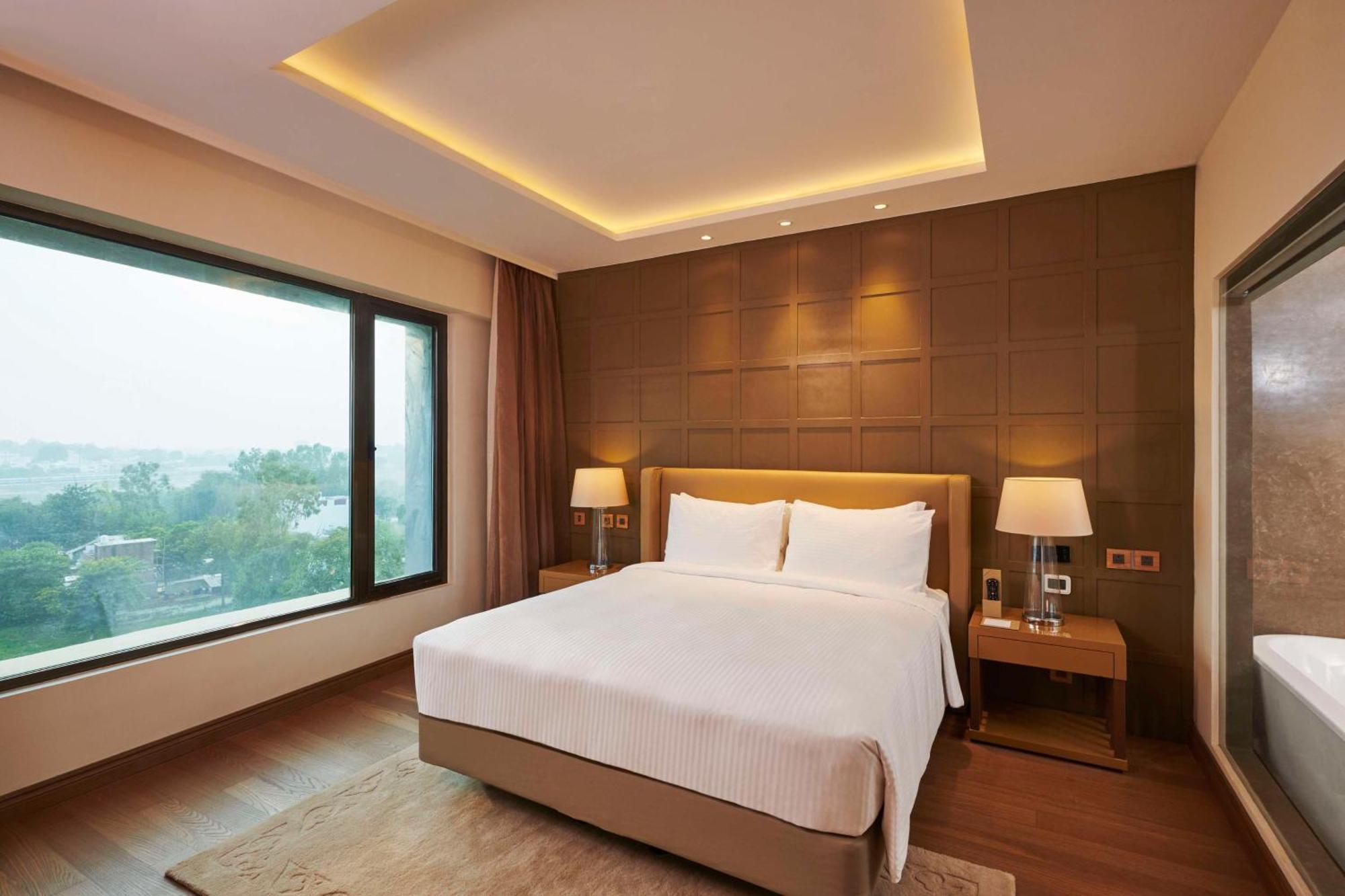 Hilton Garden Inn Lucknow Exterior photo