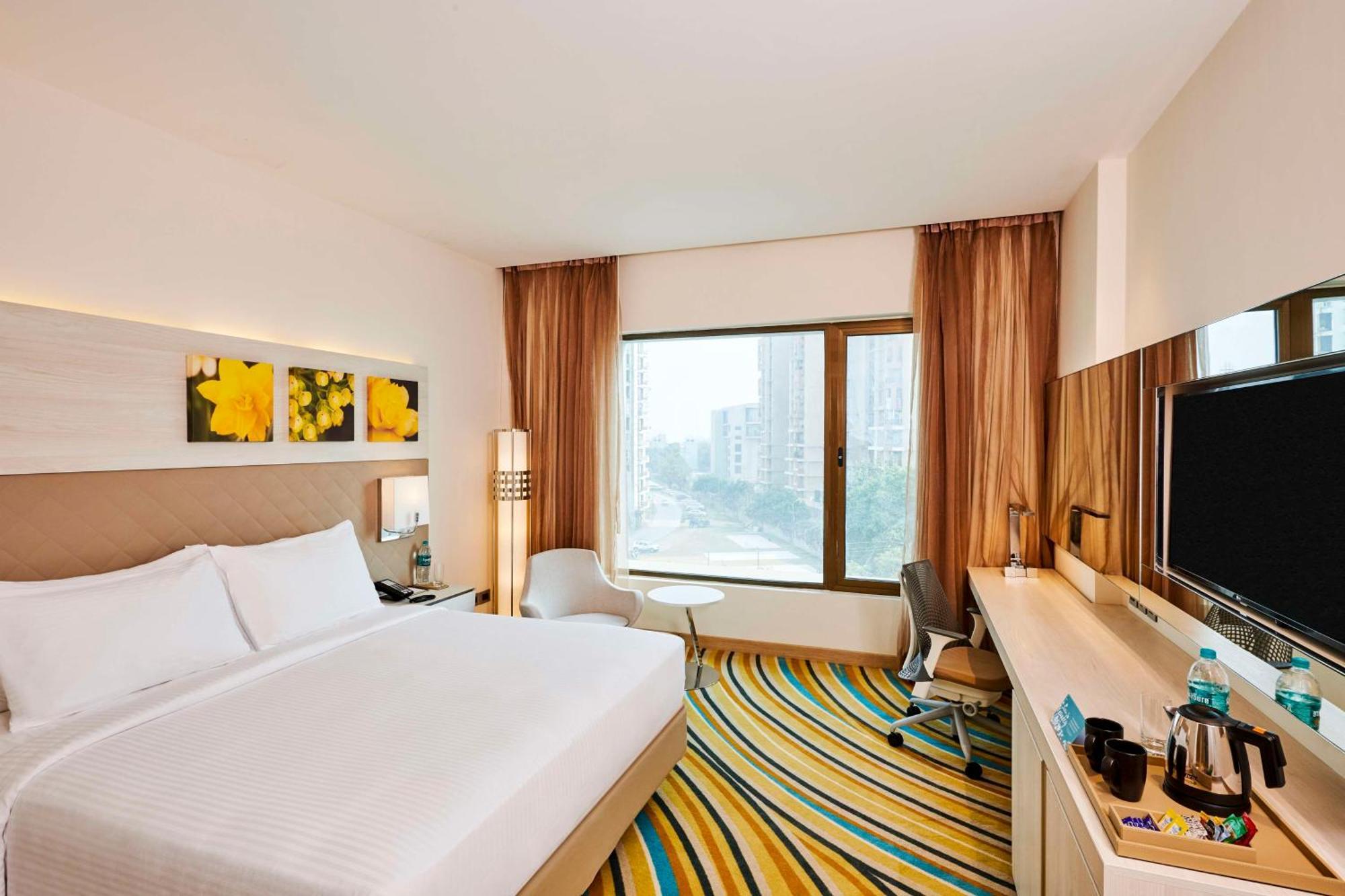 Hilton Garden Inn Lucknow Exterior photo