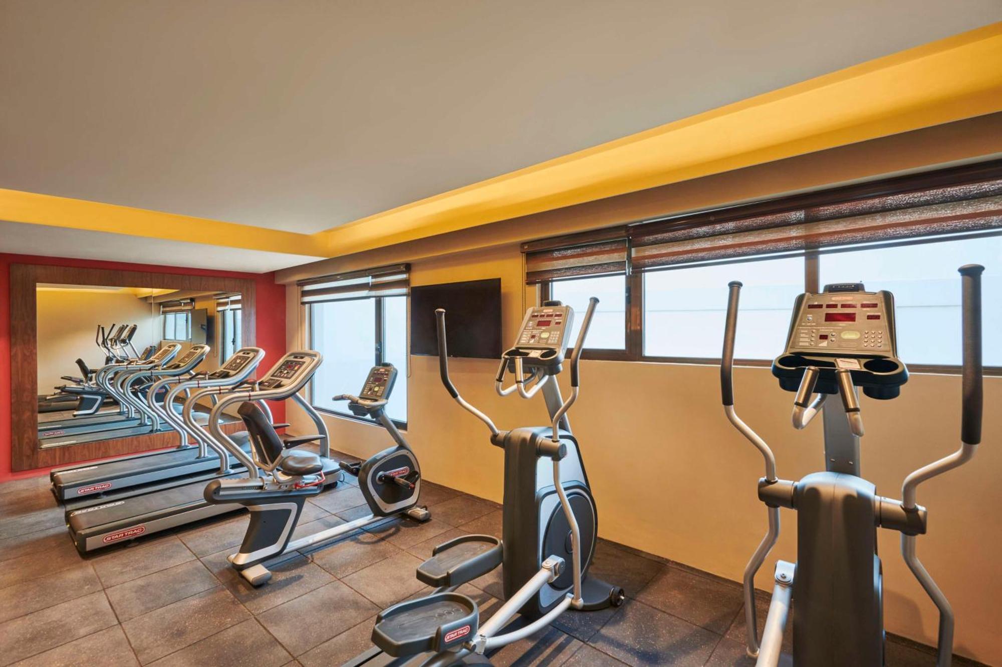 Hilton Garden Inn Lucknow Exterior photo