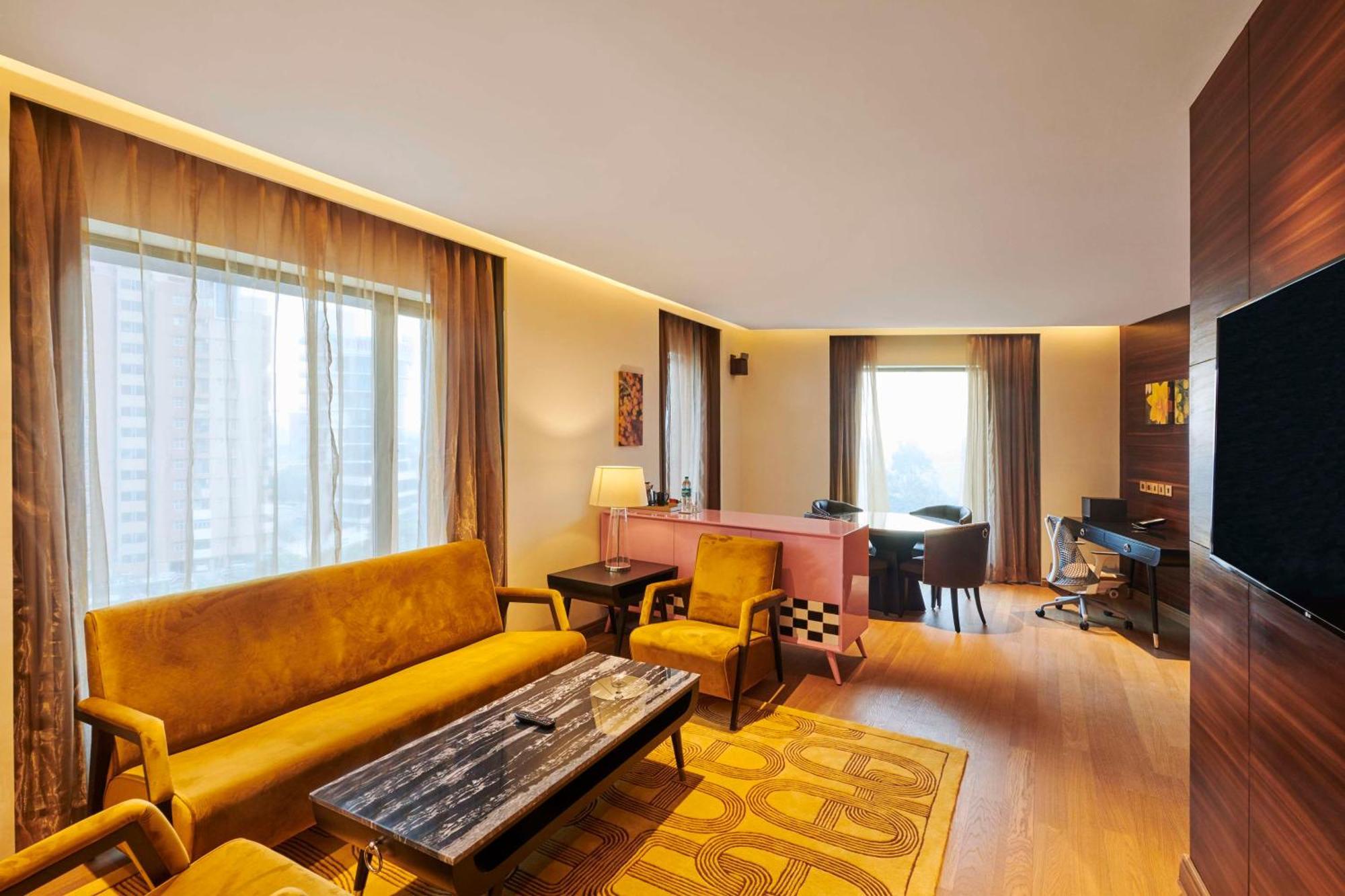 Hilton Garden Inn Lucknow Exterior photo