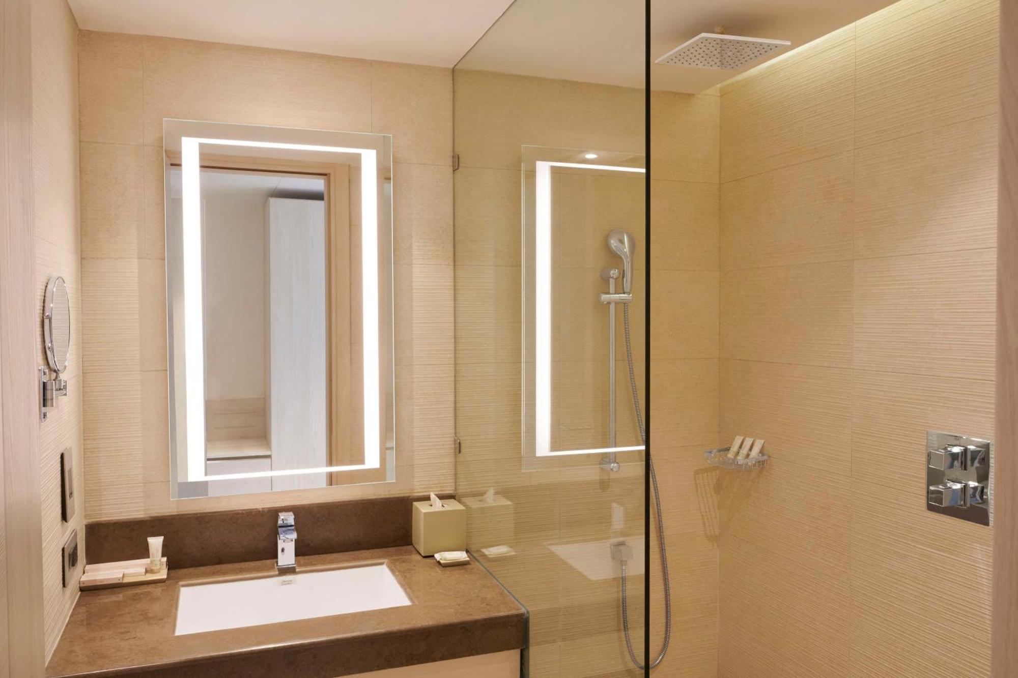 Hilton Garden Inn Lucknow Exterior photo