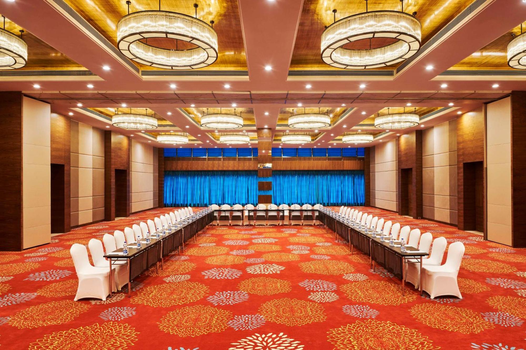 Hilton Garden Inn Lucknow Exterior photo