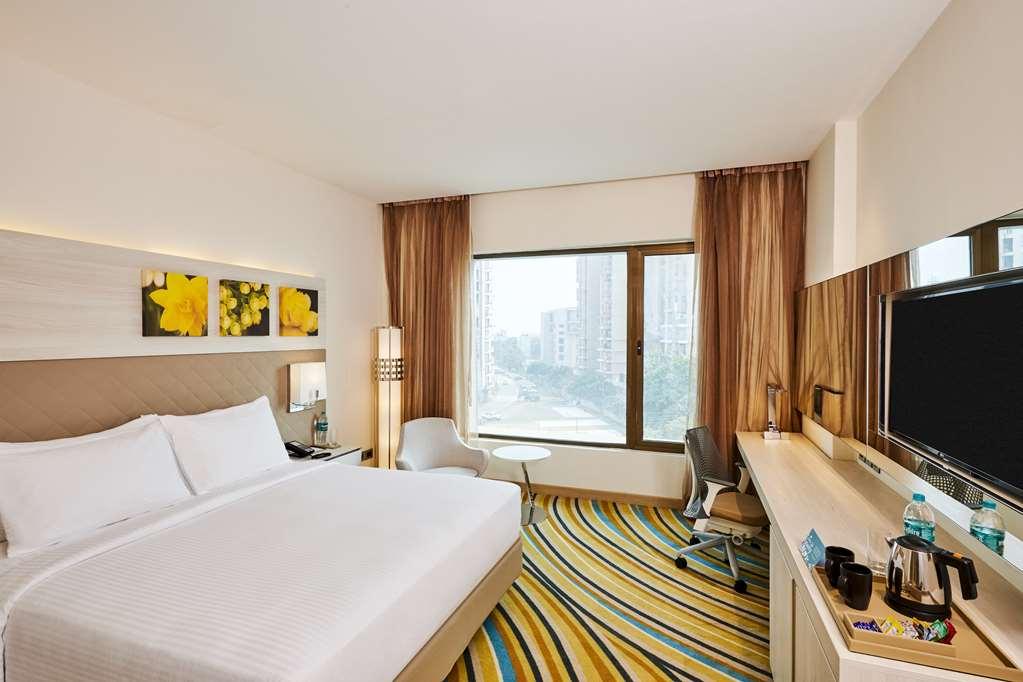 Hilton Garden Inn Lucknow Room photo
