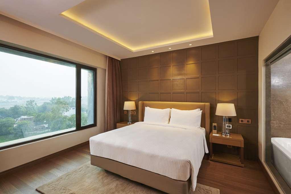 Hilton Garden Inn Lucknow Room photo