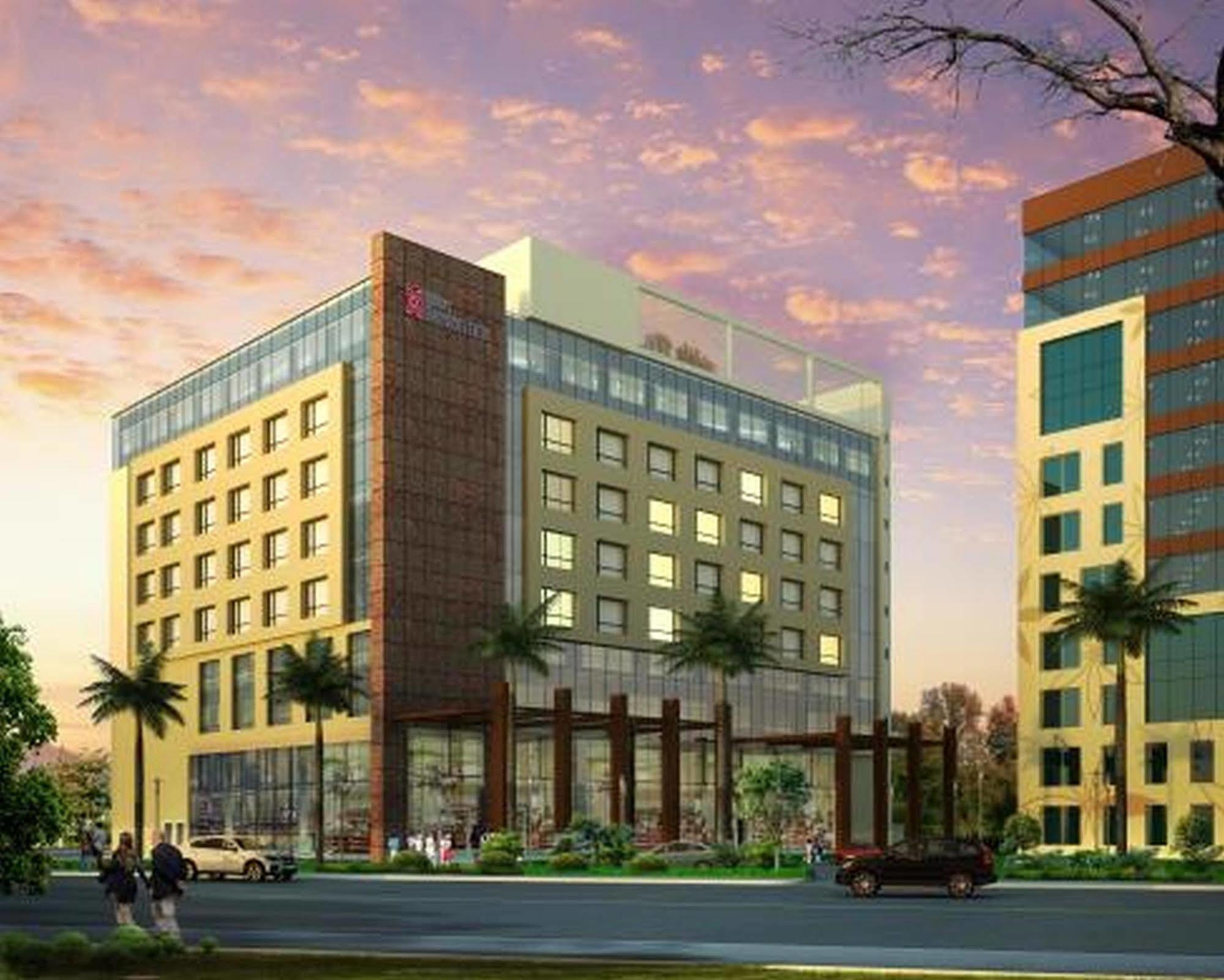 Hilton Garden Inn Lucknow Exterior photo